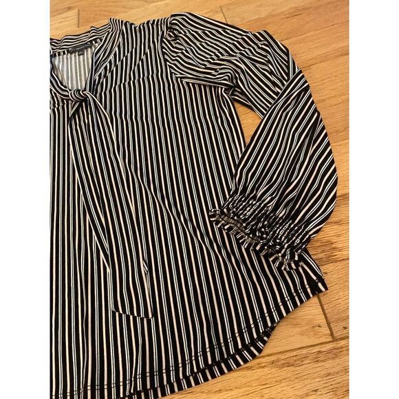 Adrianna Papell, women's stripped blouse with front collar tie size large - Picture 4 of 9